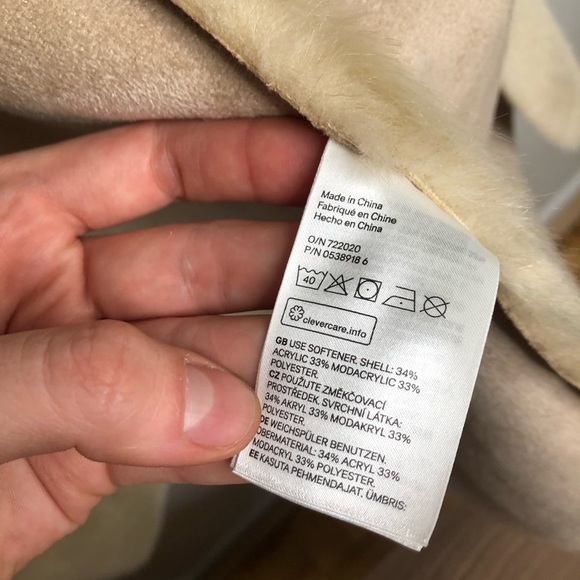 🧥 Woman Long Beige Faux Fur Coat 🧥 - Picture 4 of 6